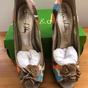 Sam n Libby peep toe floral shoe